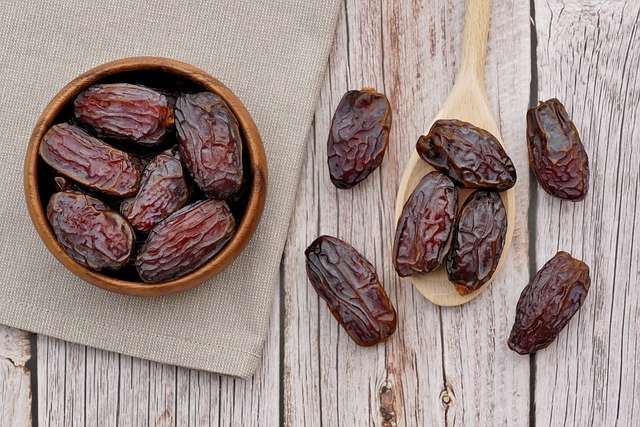 6 Proven Health Benefits of Dates - 2024